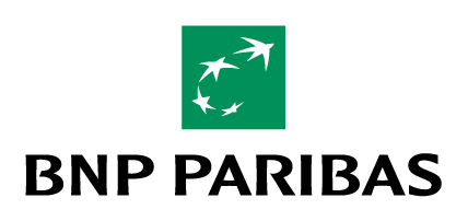 Logo BNP Paribas. Na górze zielony kwadrat z czterema białymi symbolami lecących ptaków ułożonych w łuk. Poniżej znajduje się duży, czarny napis „BNP PARIBAS”.